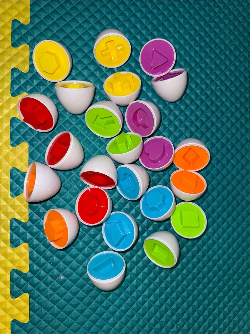 Play puzzle eggs